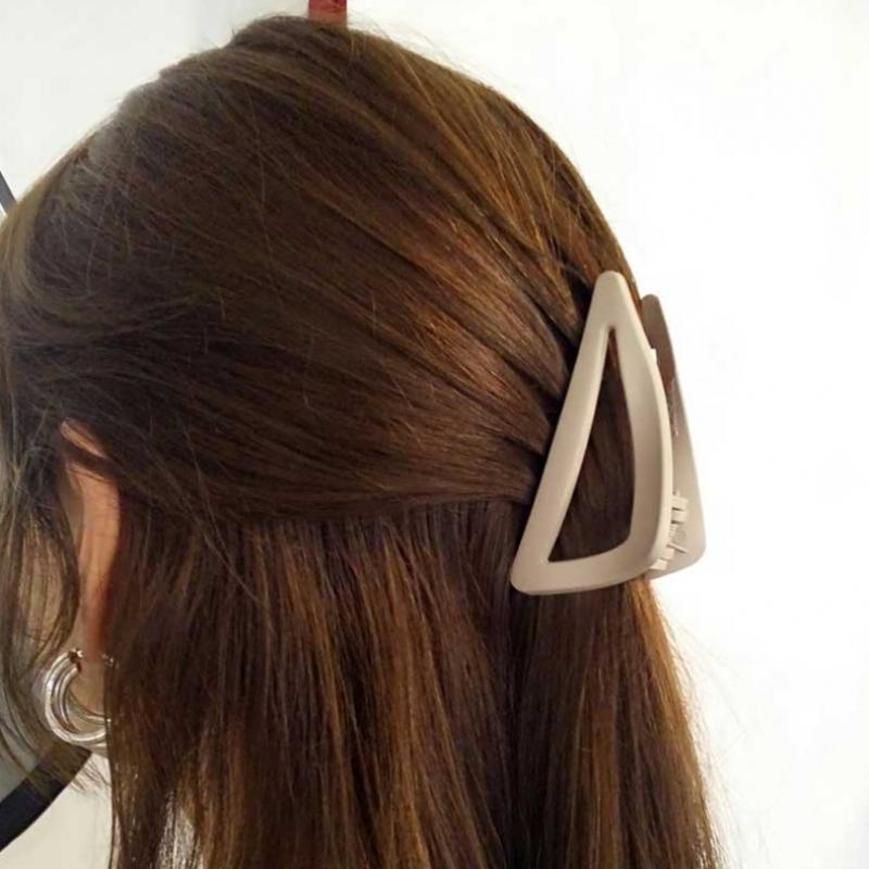 Mystery Concept8 Matte Curved Triangle Hair Claw Clip Ceha250710