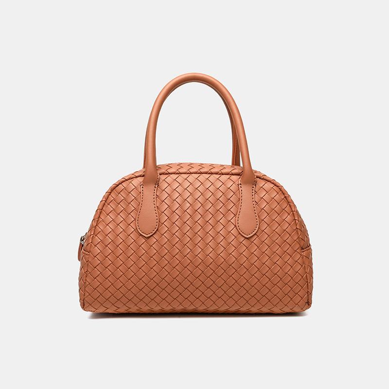 

2025 European and American retro pu woven Boston bags niche autumn and winter handbags women s fashion light luxury pillow bags коричневый