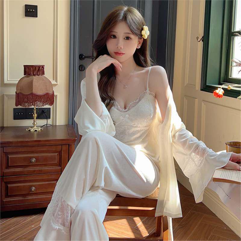 Goldener Samt Damenpyjama: Langärmiger Bademantel & Süßes Luxus 3-teiliges Set mit Brustpolstern