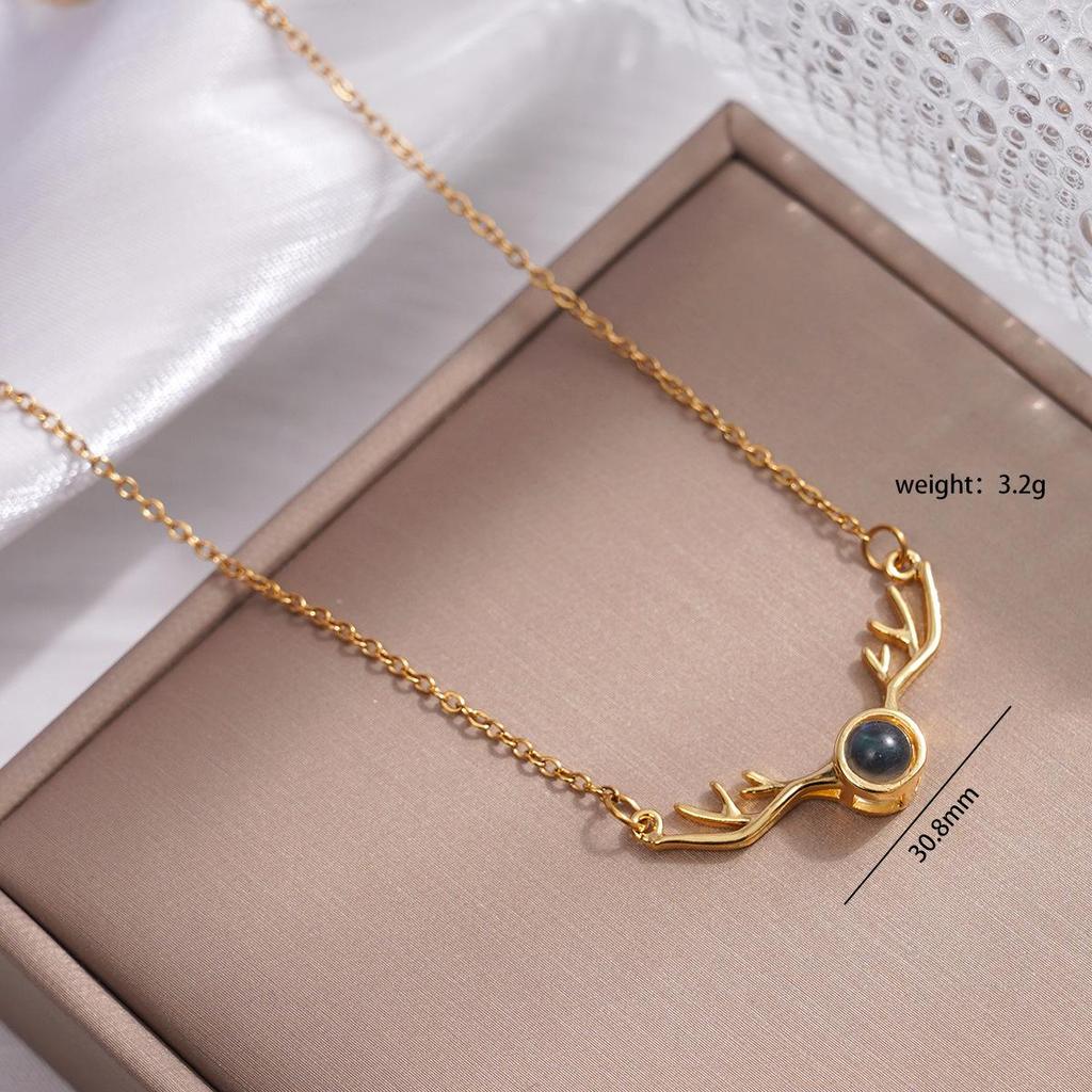 Elegante Collar de Proyección 'Te Amo' Multilingüe - Cadena para Clavícula Moderna y Resistente a la Decoloración