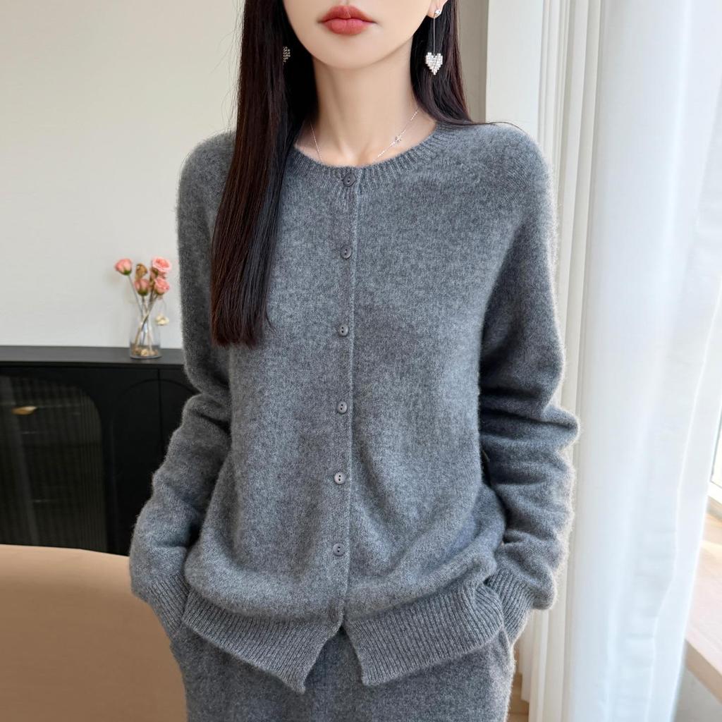 Women's Round Neck Loose Wool Cardigan - Autumn/Winter Seamless Knit, Seven-Stitch, Long Sleeve Sweater.