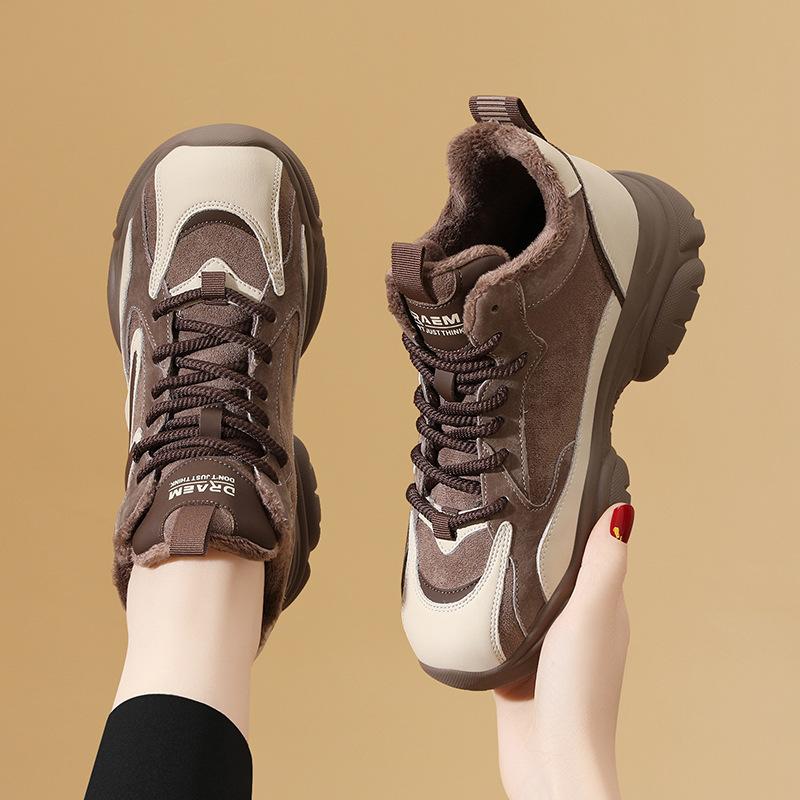 Casual Sports Shoes Women's Autumn and Winter Large Size Versatile Velvet Black Platform Dad Flat Bottom Small Leather Shoes
