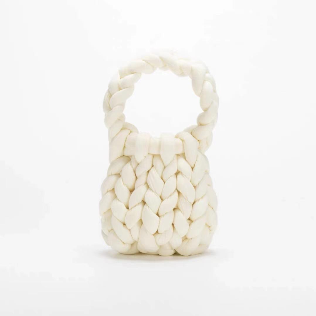 

Сумочка Xiaohongshu Iceland толстая линия ручная работа модная сумка корейская версия мода готовый продукт 15*5*18 белый