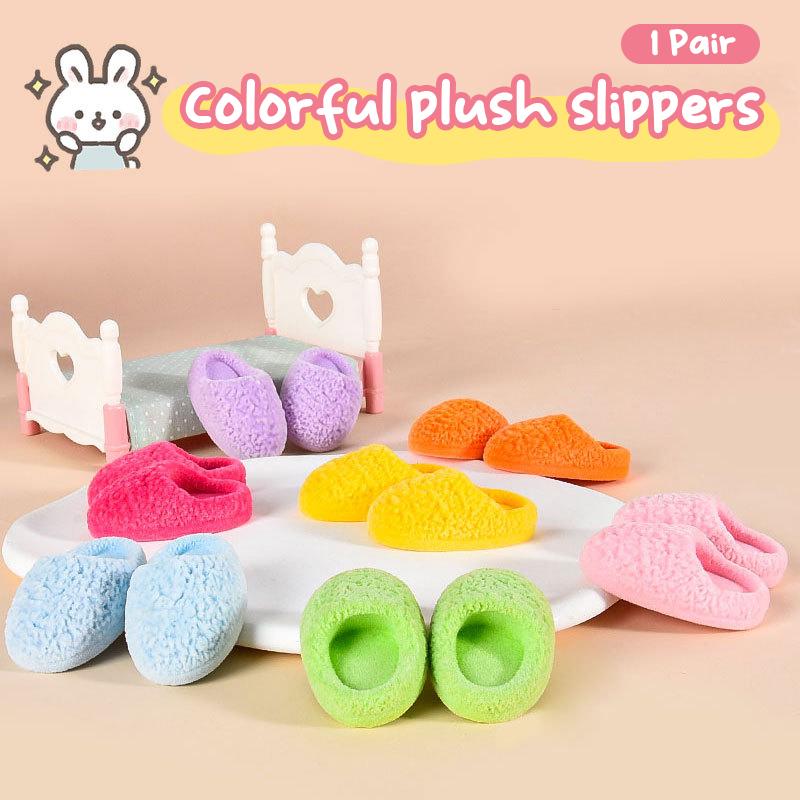 1Paar 1:6 Puppenhaus Miniatur Hausschuhe Simulation Beflockte Hausschuhe Heimmodell Dekor Spielzeug Puppenhaus Zubehör