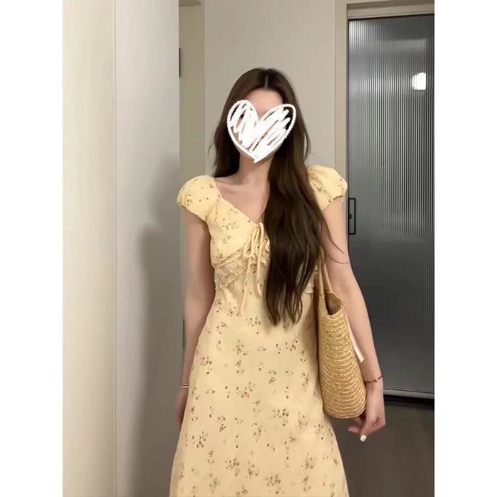 

Yellow floral dress is beautiful in summer, small skirt a word pinching waist, hip wrap, shoulder dress is very beautiful in summer XL жовтий