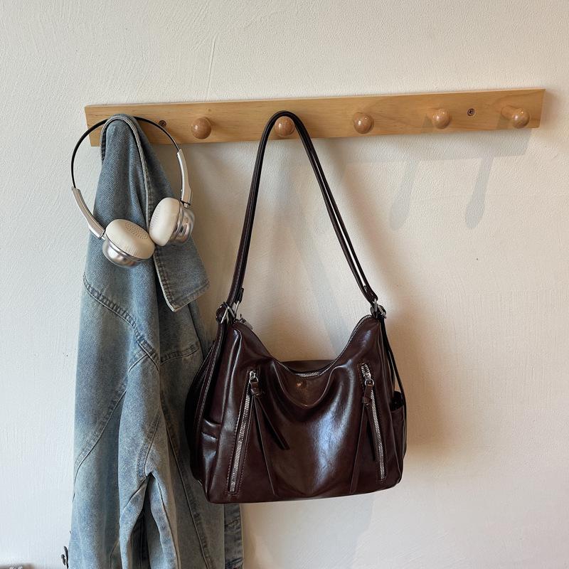 

Simple and high-end new fashion large-capacity shoulder bag commuter bag retro trendy shoulder tote bag