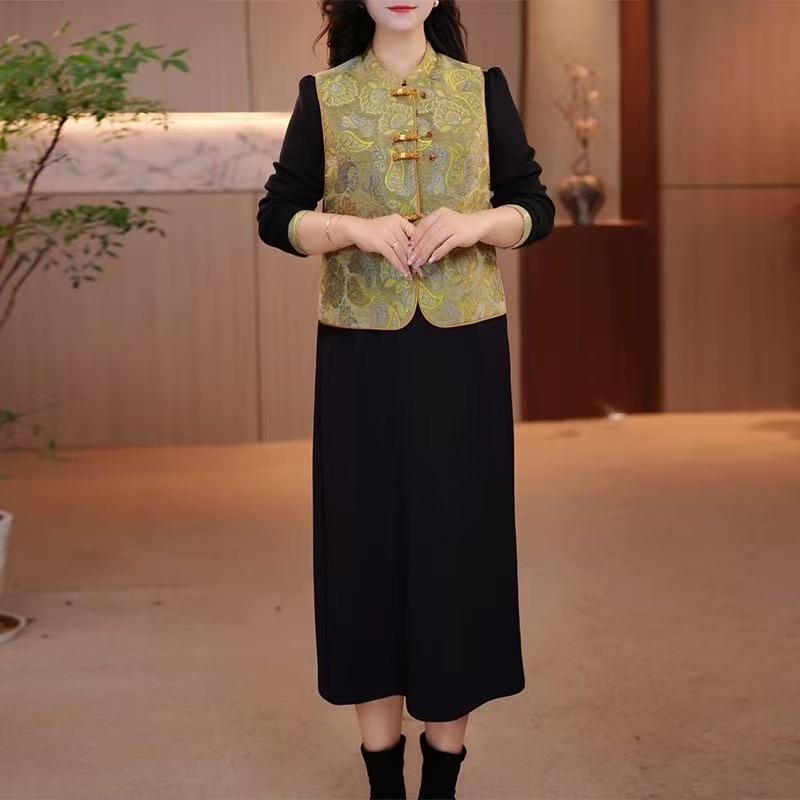 Elegant New Year 2026 Velvet Two-Piece: Chinese Style Fu Lu Frog Button Vest Set L