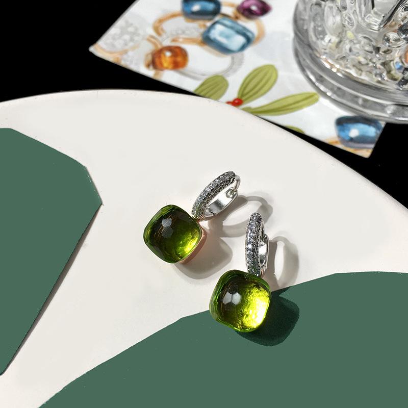 Náušnice puzetky z křišťálu a stříbra S925 ve stylu celebrit – Houbová hlavička s kamenem čtvercového tvaru v barvě bonbónu, zdobená diamanty