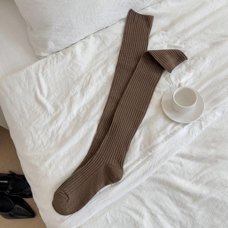 

Забавные однотонные носки выше колена с 3D-полоской, универсальные носки-ботфорты, простой студенческий стиль, дышащая внутренняя часть. One Size кофейный