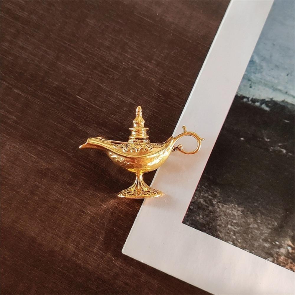 Vintage Aladdin Magic Lamp Genie Brooches Exotic Enamel Lapel Pin for Women Men Clothing Decor Fashion Jewelry Gift Accessories