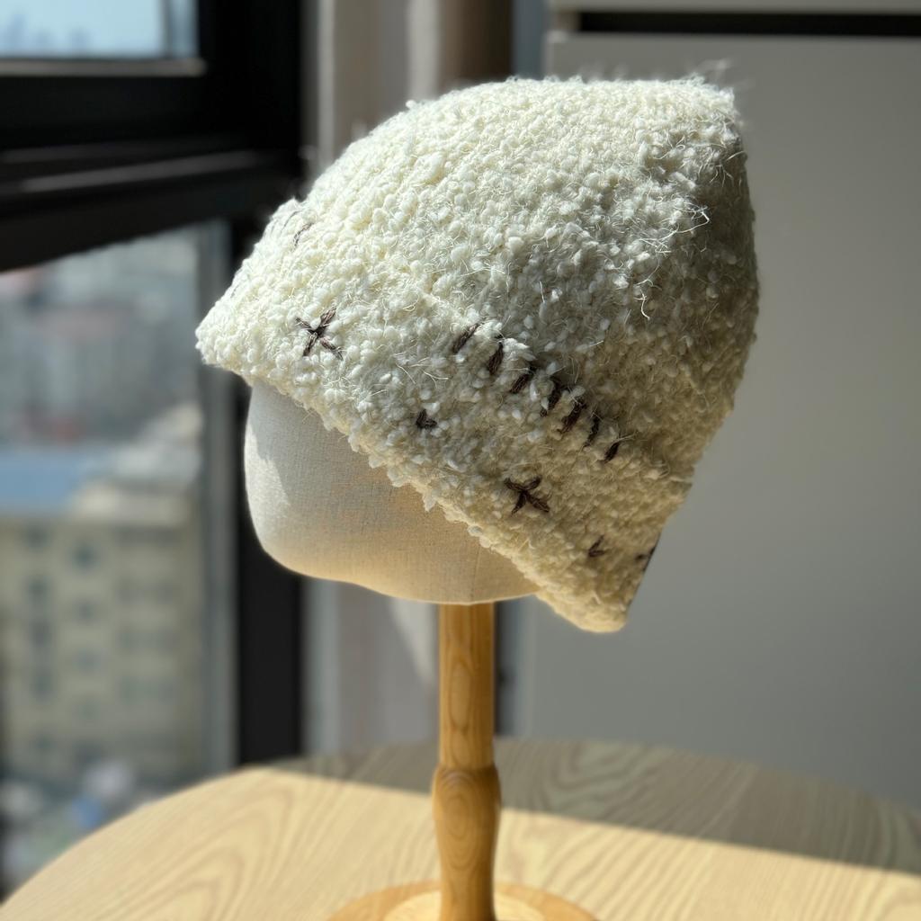 Handmade Crocheted Hat for Women In Autumn and Winter Thickened and Warm Ear Protecting Face Showing Small Woolen Cold Hat