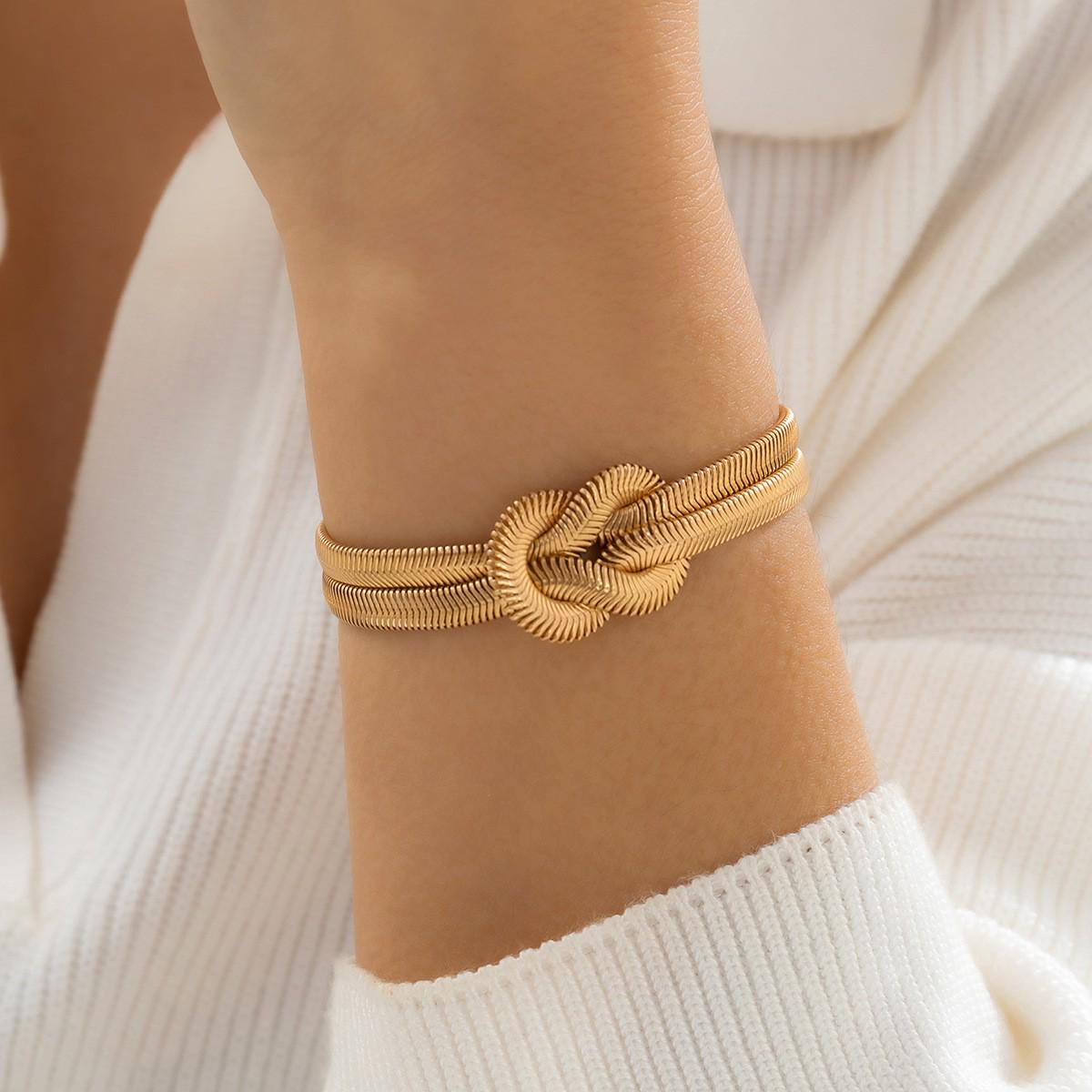 

Wrap-around Snake Bone Chain Bracelet: European-American Minimalist Design with a Cold Style Knot and Buckle.