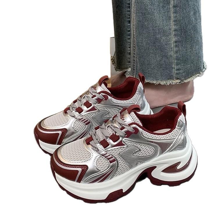 Chaussures de papa populaires femmes 2025 été nouvelles polyvalentes à semelle épaisse petite taille homme augmentation de la taille maille respirante chaussures de sport décontractées