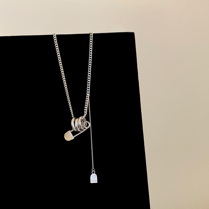 

Дизайн Sense Три кольца булавка кулон ожерелье женский ниша уникальная личность мода темперамент универсальный шейный цепочка свитер цепочка