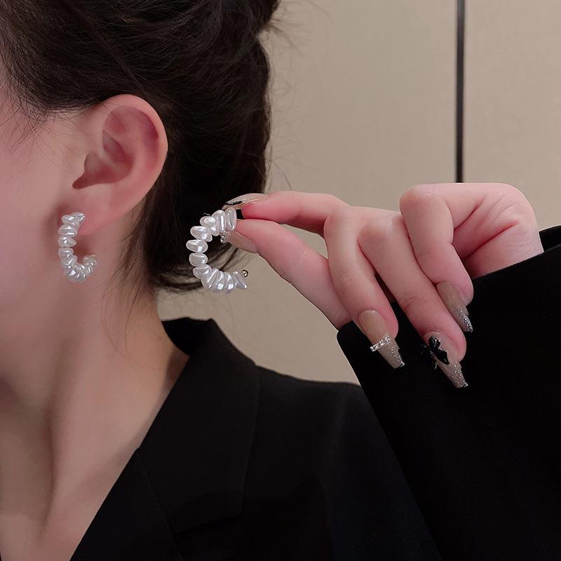 Advanced 2023 Irregular Pearl Circle Stud Earrings in Cold Style - Light Luxury Jewelry