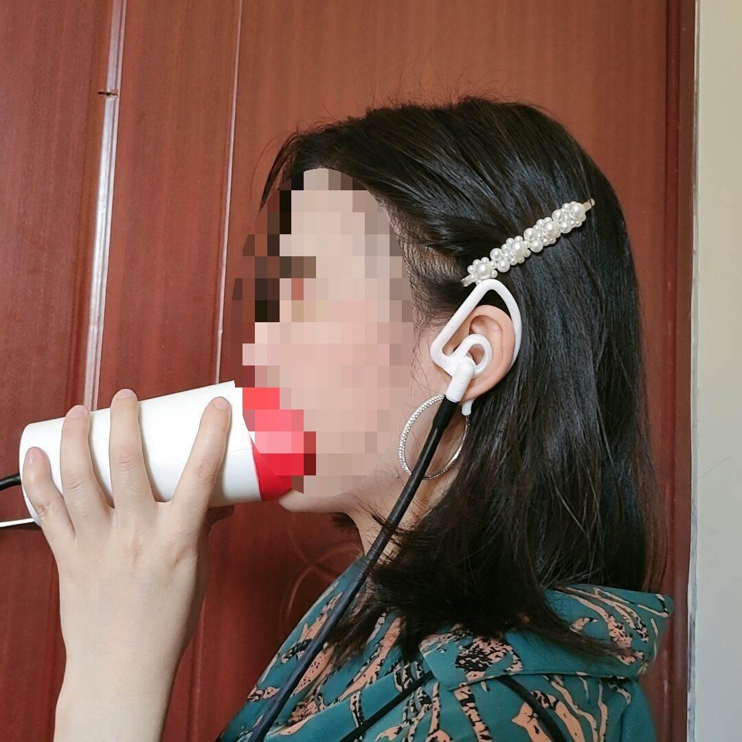 

Noise Reduction Singing Microphone with Soundproof Screen for Vocal Training and Radio.
