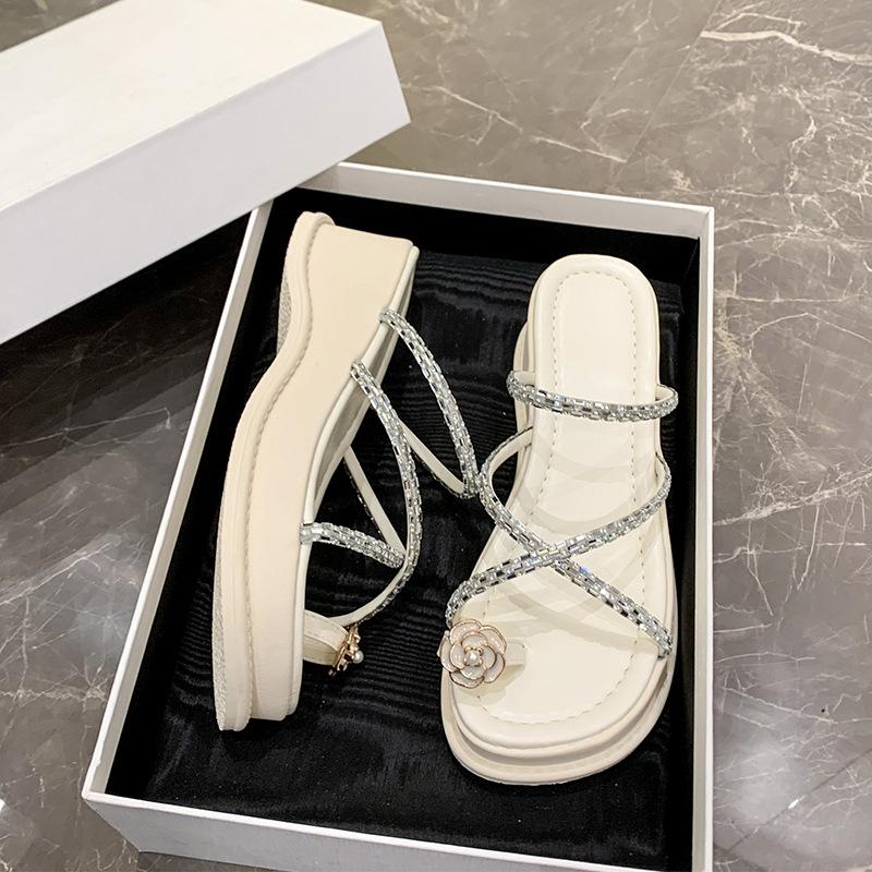 

Xiaoxiangfeng серебристый набор шлепанцев с толстой подошвой и перемычкой для женской летней носки, новые шлепанцы с высоким каблуком и стразами для пляжа, крутые шлепанцы 35 бежевый