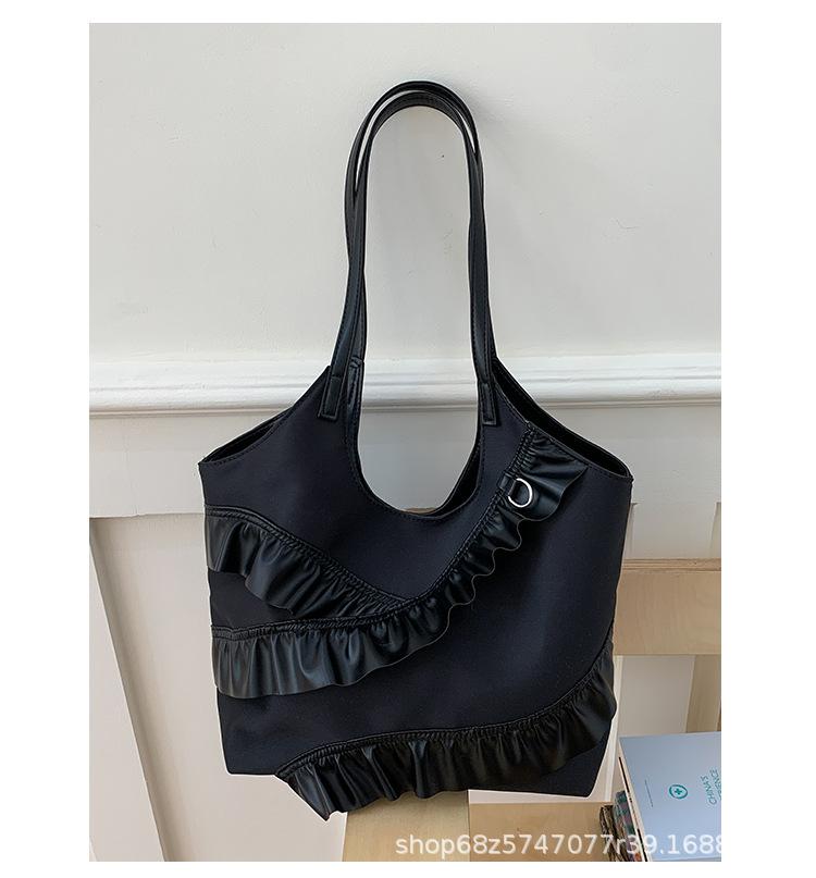 

Korean underarm bag women s summer 2025 new trendy tote bag student class large capacity shoulder bag commuter bag чёрный