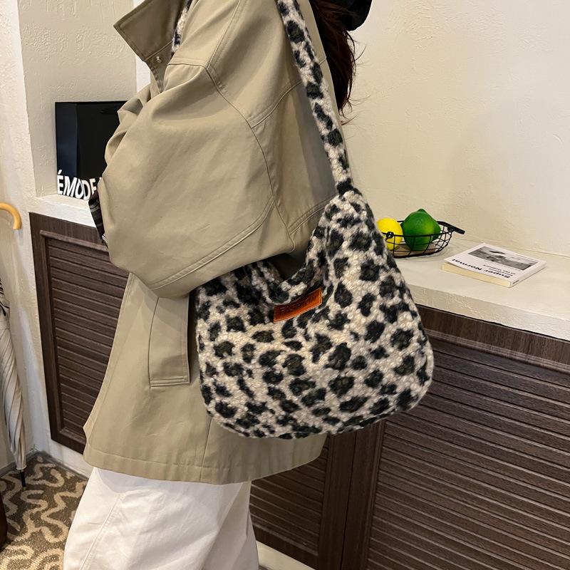 Autumn/Winter 2025 Korean Style Leopard Print Plush Tote Bag - Versatile Shoulder & Crossbody for Women