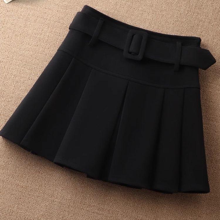 Slay Winter Fashion: Short Pleated Skirt with Woolen Sweaters for Petite Women To Look Slim and Chic