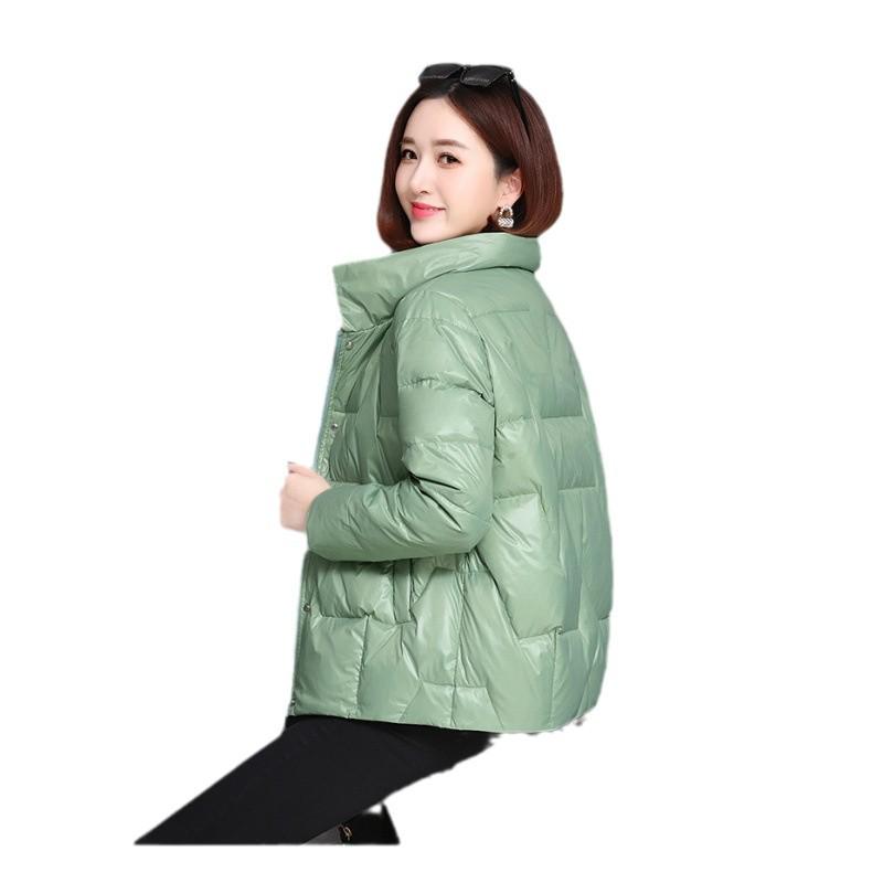Jachetă scurtă de damă din bumbac cu puf 2024: Gros de iarnă, stil petit pentru femei de vârstă mijlocie la modă
