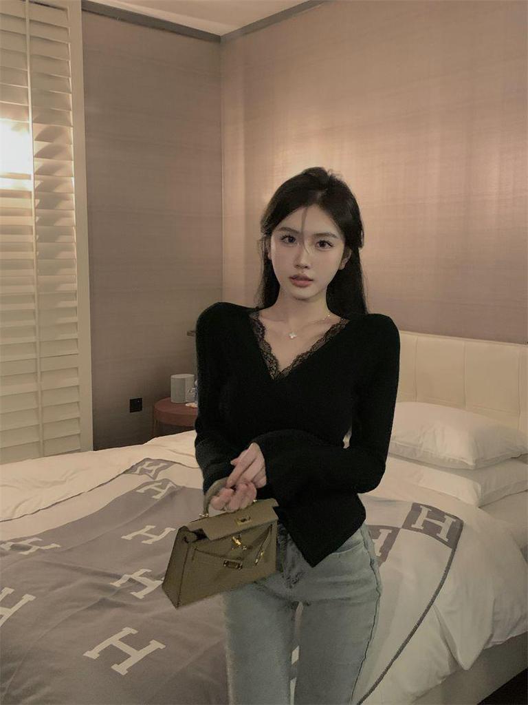 Stylish Black Lace V-Neck Slim-Fit Knitted Top for Women 2025
