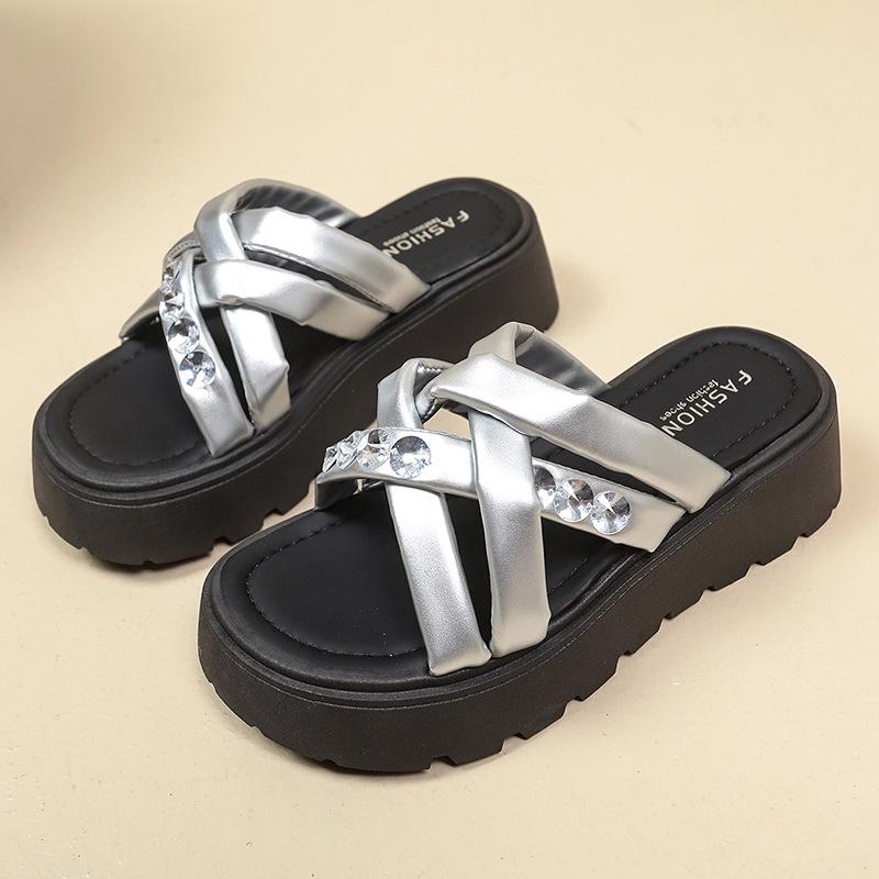 Kühlende Hausschuhe mit dickem Boden für Damen-Oberbekleidung Sommer neue Mode vielseitig hochwertiges Gefühl Strass Ein-Wort-Slipper