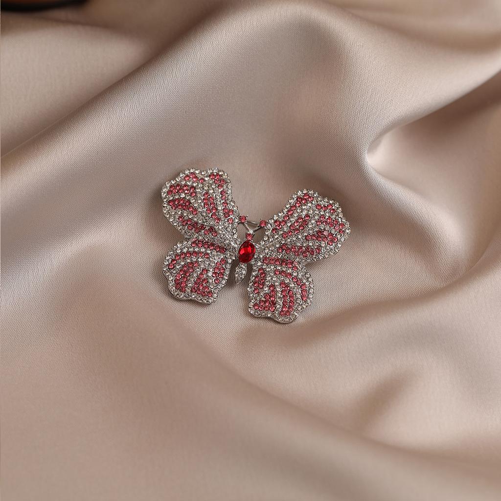 Hochwertige Legierungs-Brosche mit Schmetterlingsmotiv, mit einem Hauch von Raffinesse und einer leichten Luxus-Pullover-Accessoire-Brosche