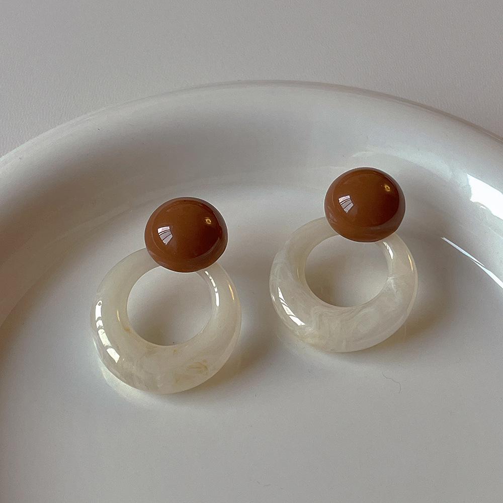 

«Высококачественные французские ретро-серьги из смолы: Женская игла из серебра 925 пробы, контрастный цвет, полый круглый дизайн. слоновая кость