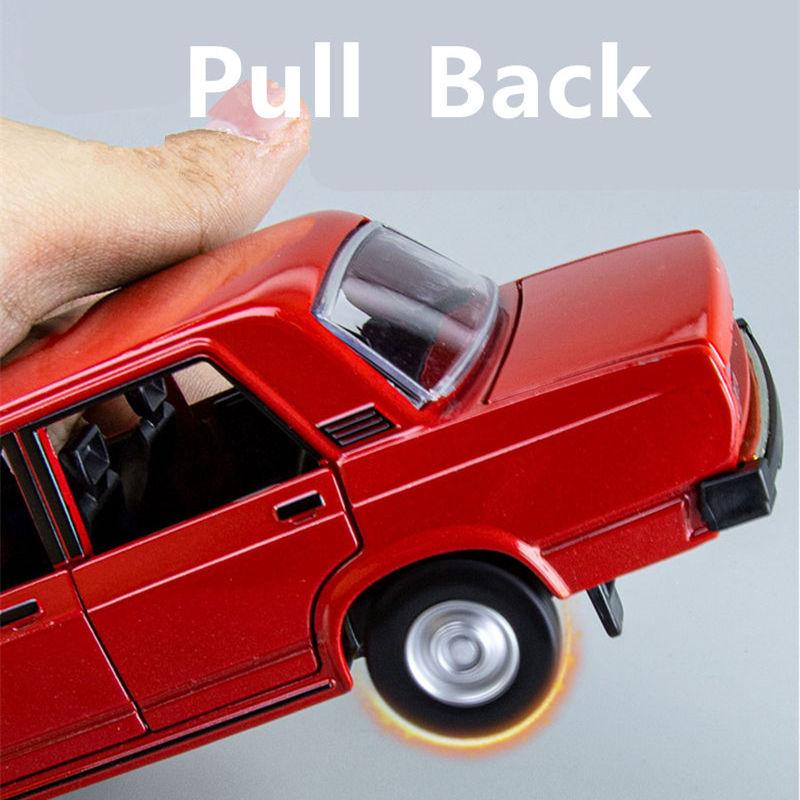 1/24 LADA 2105 Limousine Legierungsauto-Modell Diecast Metall Klassisches Fahrzeug Auto-Modell Simulation Ton und Licht Sammlung Kinderspielzeug Geschenk