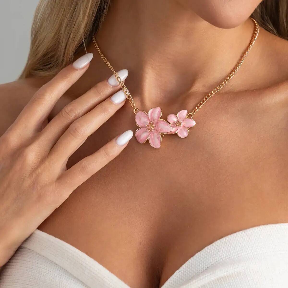 

Ingemark Pink Blue White Sweet Flower Pendant Necklace Women Exquisite Oil-Drip Flower Petal Clavicle Chain Aesthetics Jewelry розовый