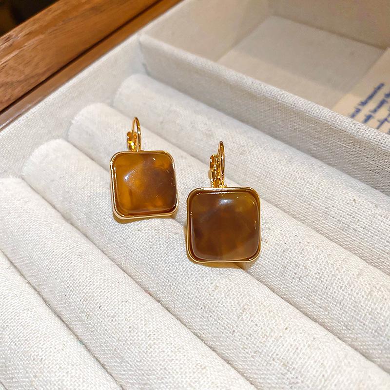 Maillard Coffee Retro Heart Hong Kong Style Versatile Stud Earrings - Niche Fashion Design