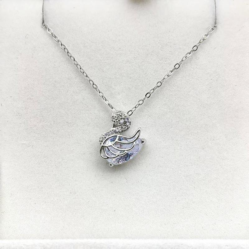 1 Pcs Fashion Little Swan Copper Pendant with Rhinestone Necklace Female Collarbone Chain Girls' Elegant Accessories