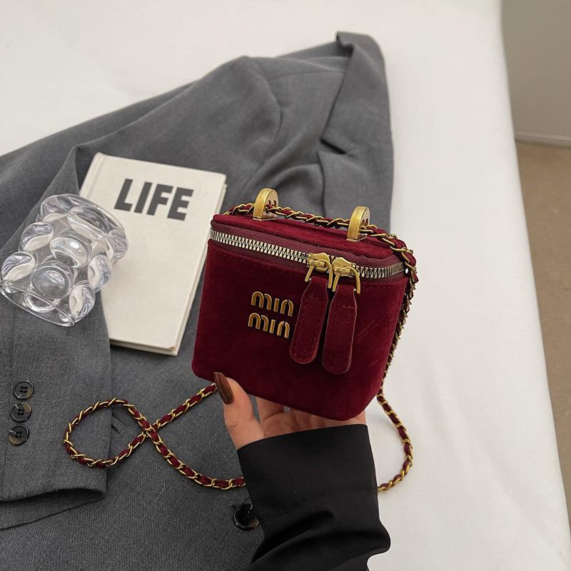 Prémiová dámská semišová crossbody kabelka s řetízkem 2025 - Matná krabicová kabelka