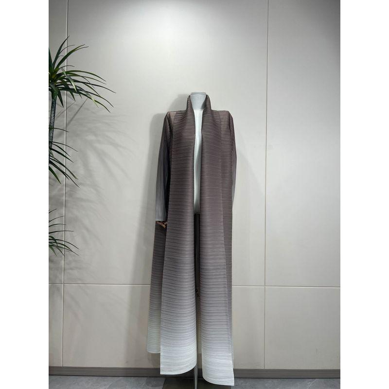 

Весенне-осеннее платье с длинным рукавом, свободного кроя, Саньчжай, со старшей плиссировкой, градиентного цвета, плащ-накидка, верхняя одежда, стройнящее, старшее, новое платье Figure 88 All yards(Recommended height 165-180cm)