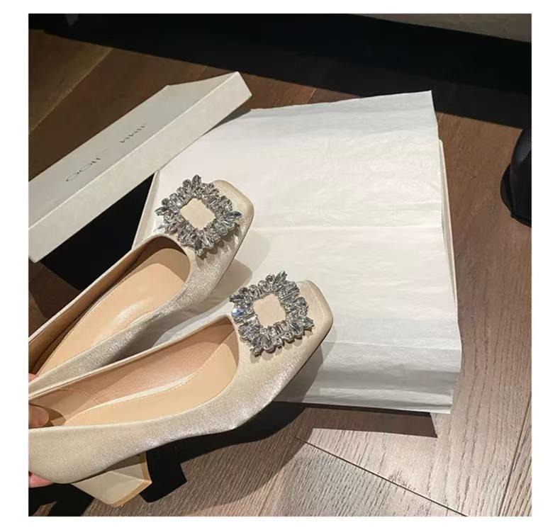 

French thick heel high heels femininity advanced not tired feet 2025 new autumn and winter one-pedal square head shallow mouth single shoes 40 абрикосовый