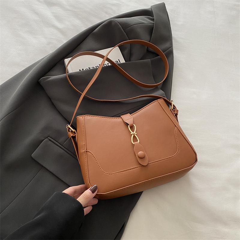 French Niche Design Bag 2025 New Trendy Fashion Armpit Bag High Value Foreign Light Luxury Portable Bucket Bag
