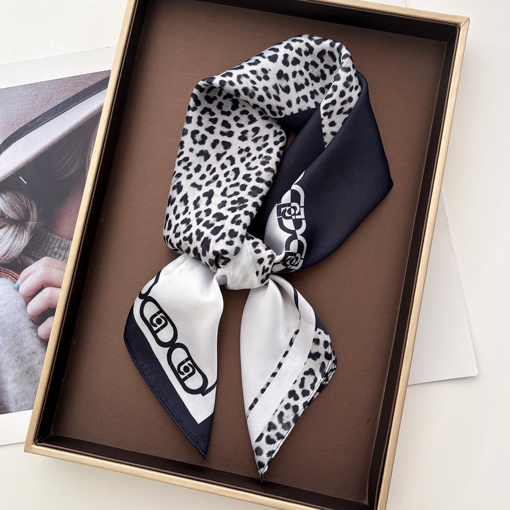 Fashion Leopard Printed Square Scarf Women Imitation Silk Scarves Bandanas Luxury Hijab Neckerchief Elegant Shawl Wraps