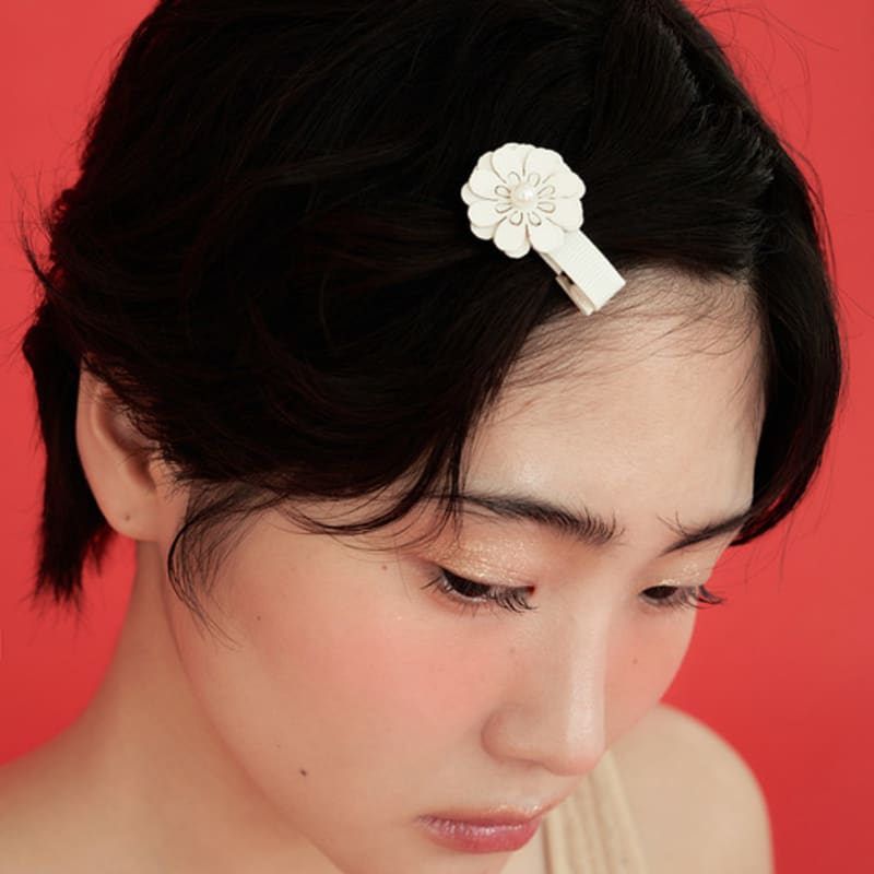 Geegee Leather Flower Hair Pin - Ivory