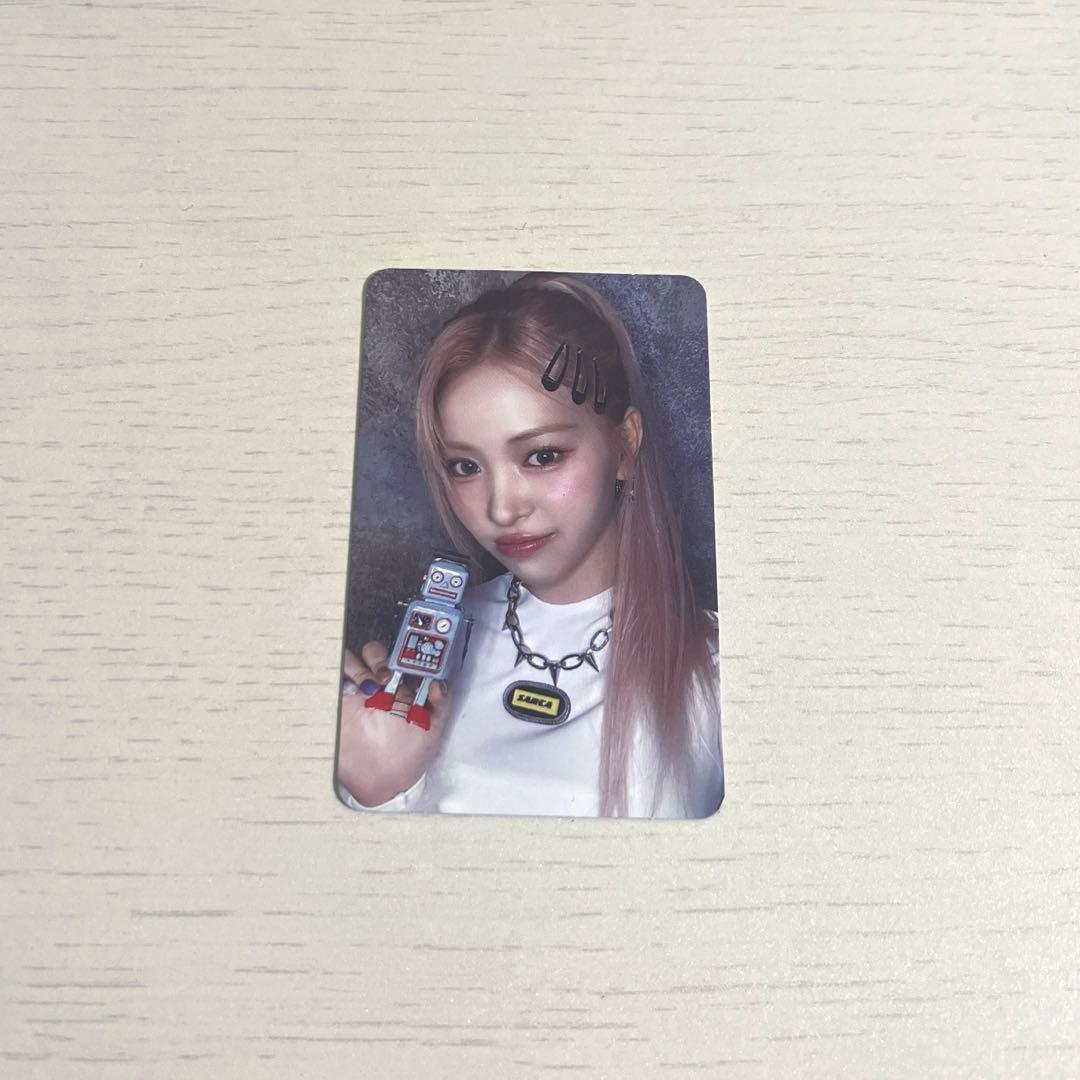 

[USED] Itzy Ryujin born to be Untouchable trading card