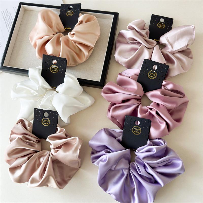 Elegant Retro Satin Scrunchie - Extra Large 18cm Diameter, Luxurious and Fashionable Hair Tie