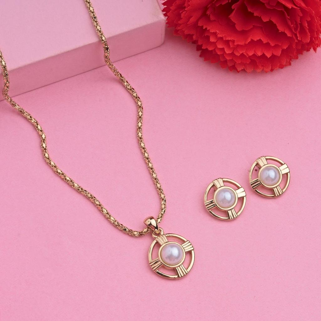 Estele Set aus Anhängerketten mit 24 Karat vergoldeten Perlen für Damen