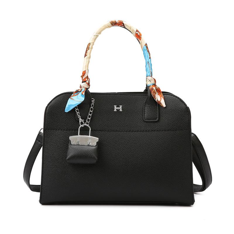 

Summer new retro large-capacity women s shoulder handbag textured messenger bag versatile tote bag single package чорний