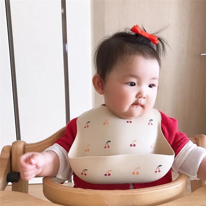 

Adjustable Soft Silicone Baby Bib Waterproof Korean Ins Style Food Catcher Pocket Anti Dirty Kid Bib for Feeding Baby
