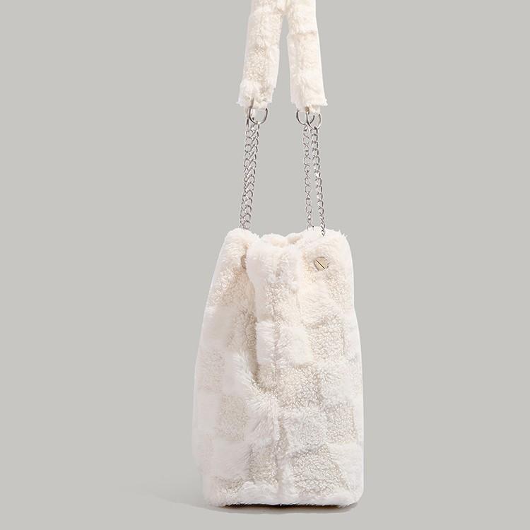 Autumn and Winter Trendy Plush Bag for Women 2024 New Large Capacity Tote Bag Color Block Plaid Shoulder Bag Commuter Bag