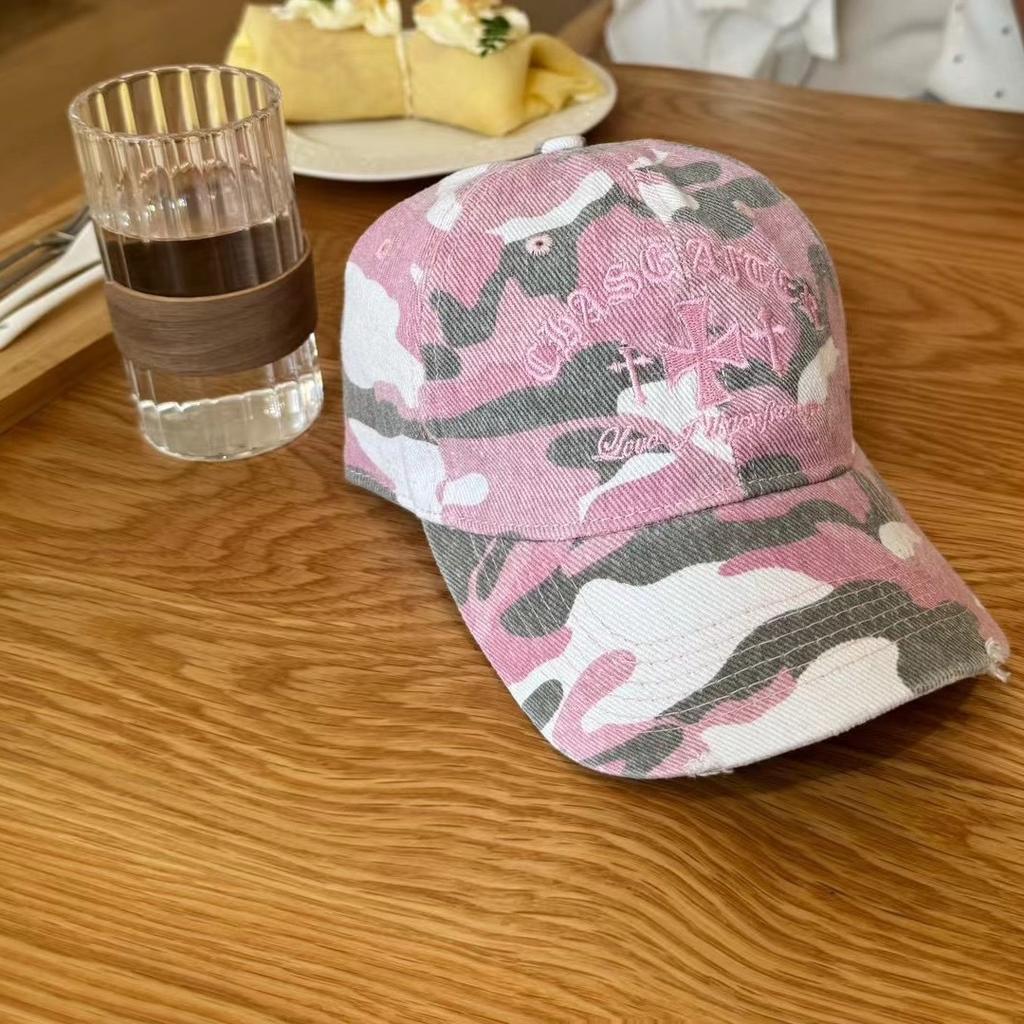 Niche vintage-style cross-embroidered camouflage baseball cap for women, versatile streetwear soft-top hat