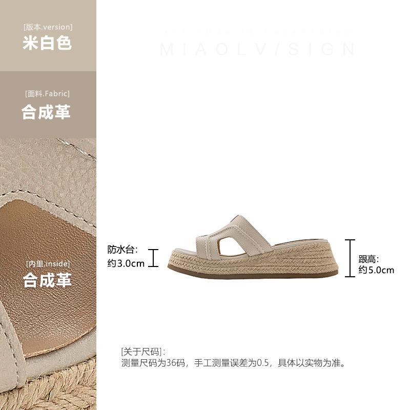 

Thick-soled slope heel heightens and cools slippers for women s summer wear, new with skirt, high-heeled one-word beach sandals 35