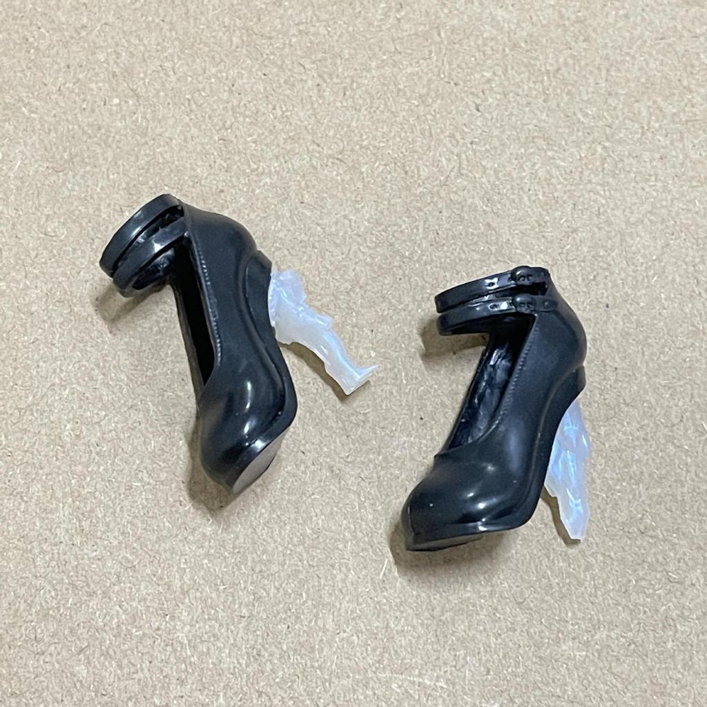 Monster Doll Boots: High-Heeled, Left/Right Distinction, Outfit Accessories.