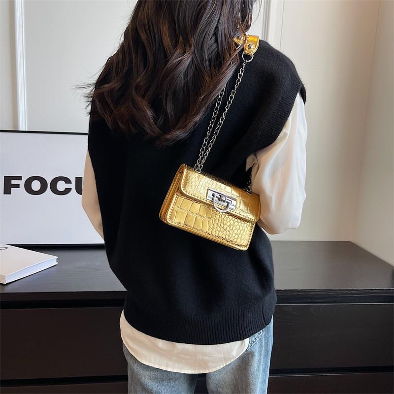Fashionable Simple Crossbody Bag Chic Medium Sized Square Handbag For Ladies In Vibrant Colors
