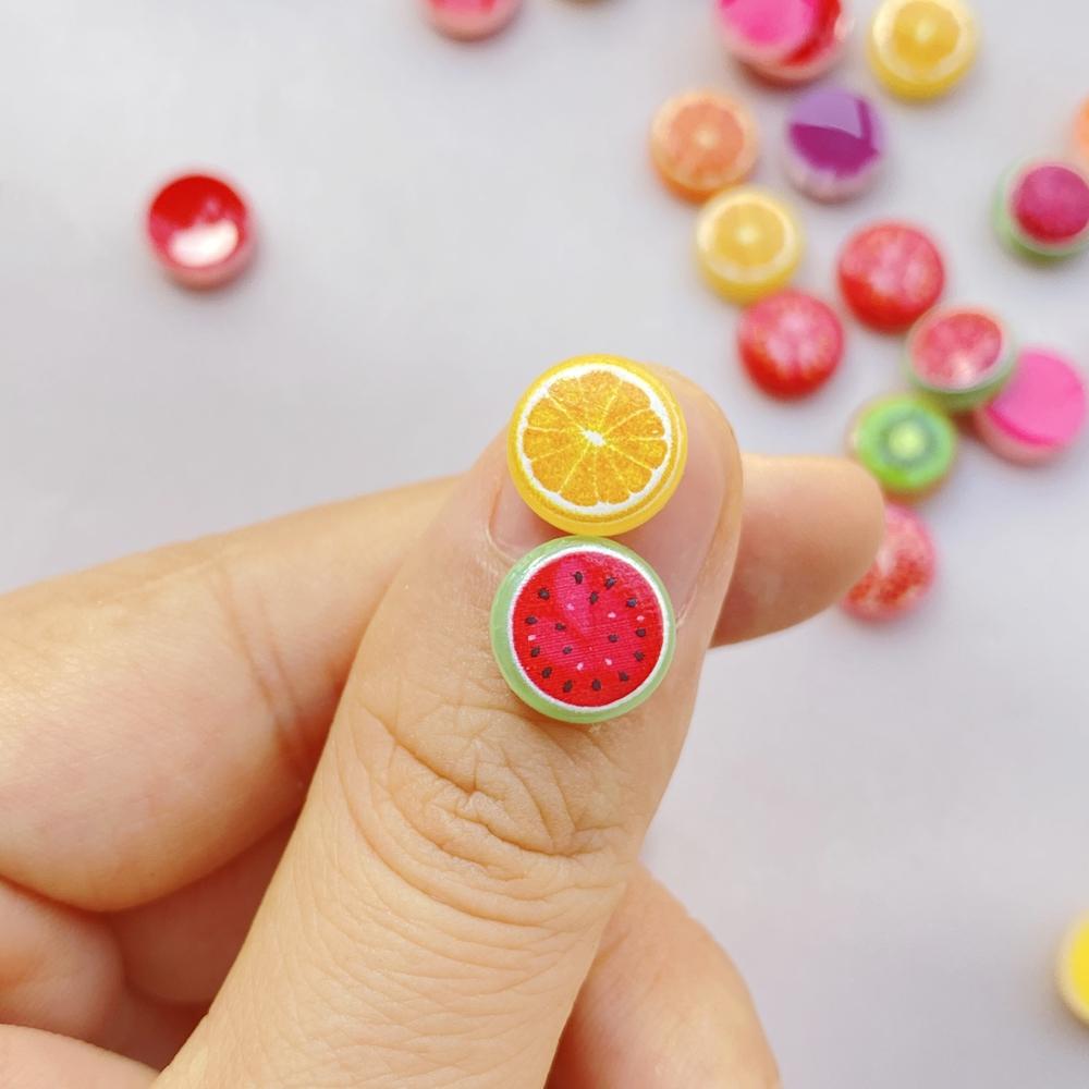 50 Sztuk Urocze Kreskówkowe Mini Arbuz, Pomarańcza, Seria Plastrów Owoców Zdobienia Paznokci Żywiczne Zawieszki Projektanta DIY Rzemiosło Do Paznokci Dekoracje 3D
